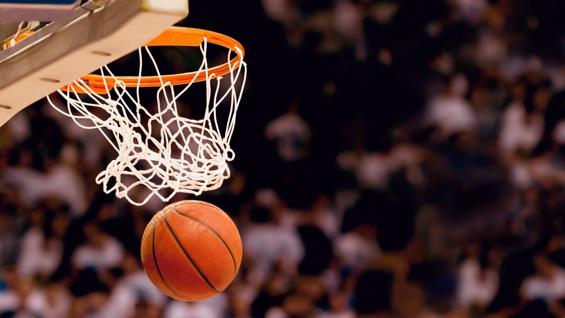 开云APP-红黑之魂不可挡！詹姆斯天神下凡，AC米兰爆冷击溃尤文图斯